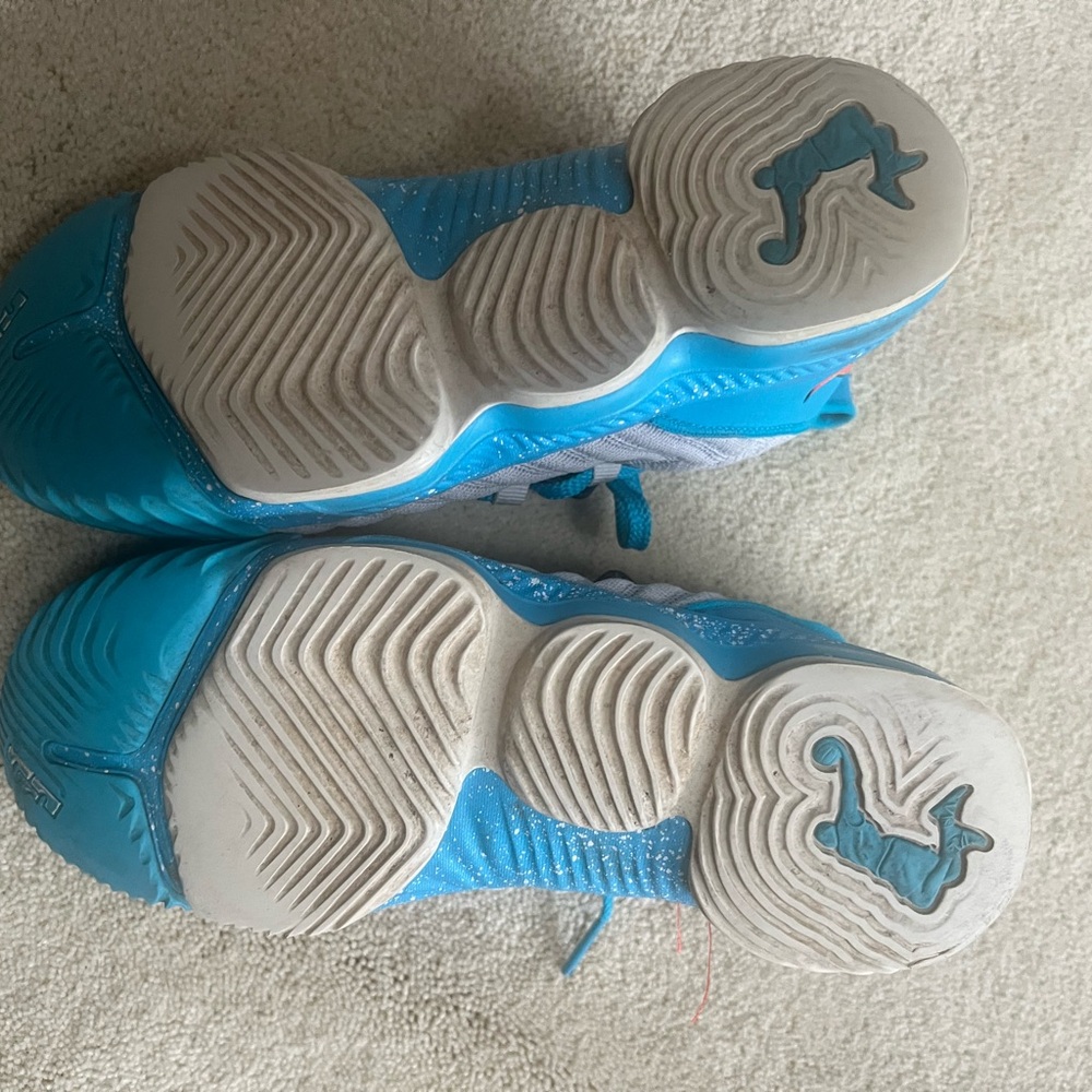 Nike Kids' Gray and Blue Sneakers with Red Swoosh - Picture 4 of 4